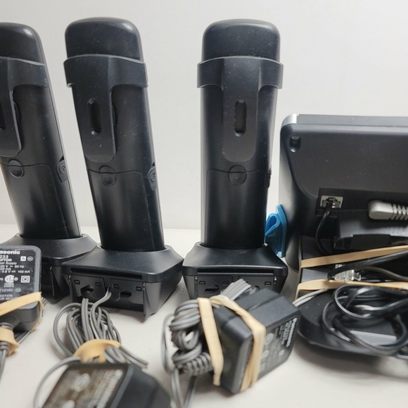 Panasonic KX-TGF970 Cordless Phone System - 4 Phones/3 Handsets - Works Tested - Picture 6 of 9